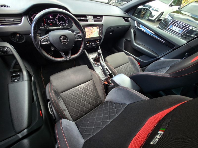 SKODA OCTAVIA 2018 III COMBI 2.0 TSI 230 RS*PANO*LED*GPS*ACC