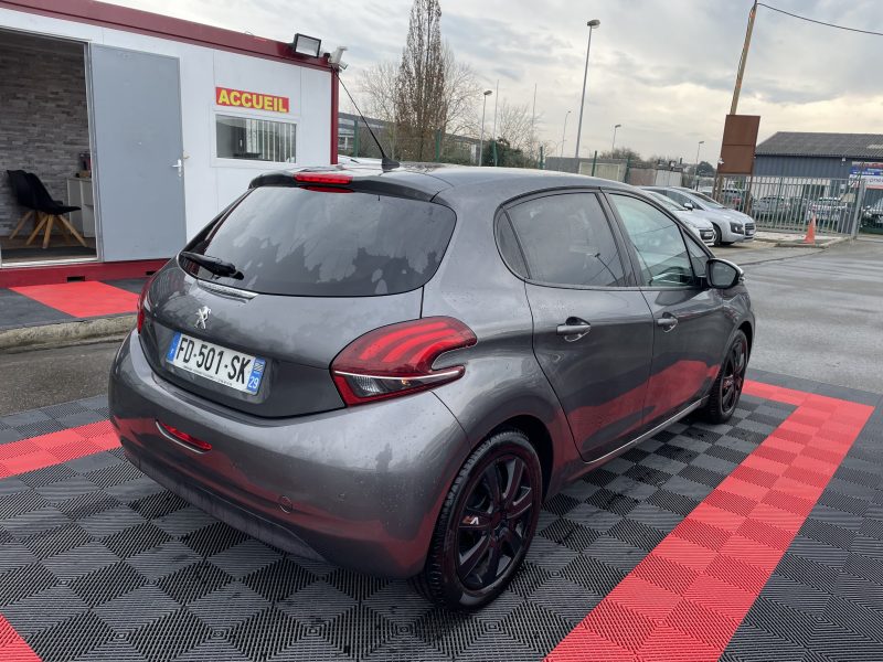 PEUGEOT 208 2019