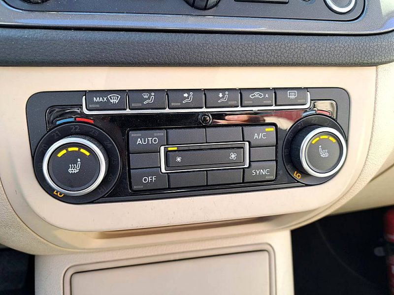 VOLKSWAGEN TIGUAN 2012