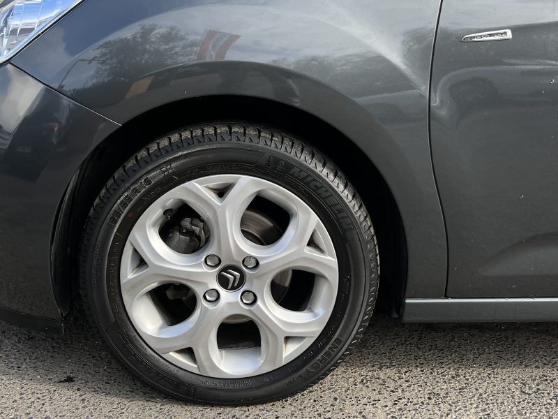 CITROEN C3 EXCLUSIVE 1.2 E-VTI 82 Cv 1ERE MAIN / BOITE AUTO 28 200 Kms CRIT AIR 1 - GARANTIE 1 AN