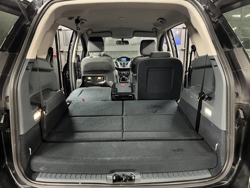 FORD GRAND C-MAX II 1.6 TDCI 115 Cv 1ERE MAIN / 7 PLACES 96 900 Kms CRIT AIR 2 - GARANTIE 1 AN