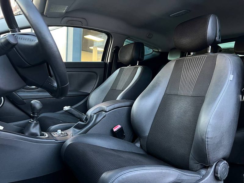 RENAULT MEGANE 3 III COUPE 1.9 DCI 130 1ERE MAIN GPS BLUETOOTH REGULATEUR CRIT AIR 2 - Garantie 1 an