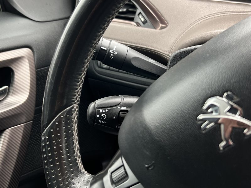 PEUGEOT 2008 FELINE CUIVRE 1.6 E HDI 92 1ERE MAIN TOIT PANO GPS TACTILE CRIT AIR 2 - GARANTIE 1 AN