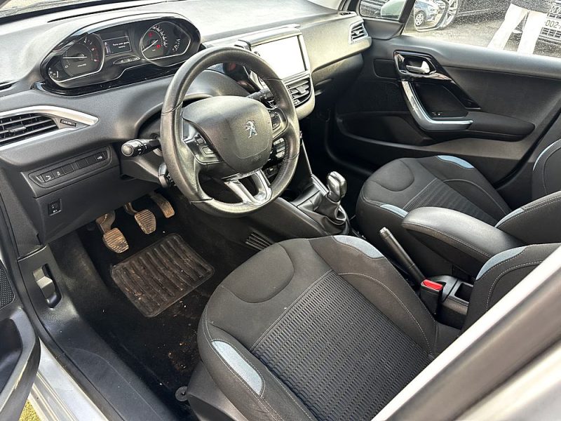 PEUGEOT 208 2013