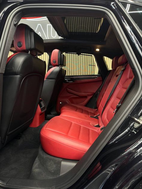 PORSCHE MACAN TURBO 2014