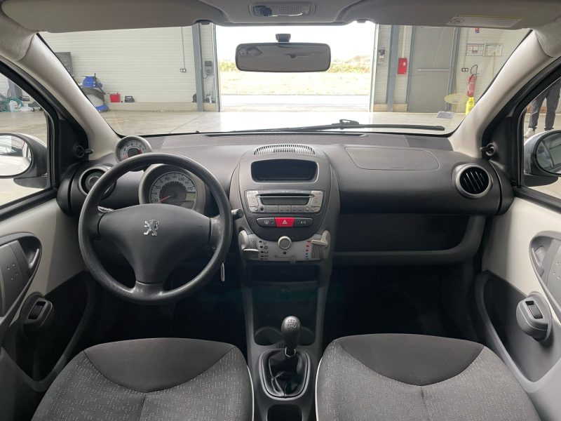 PEUGEOT 107 2010 79 021 km  MOTEUR À CHAÎNE