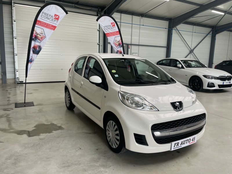 PEUGEOT 107 2010 79 021 km  MOTEUR À CHAÎNE