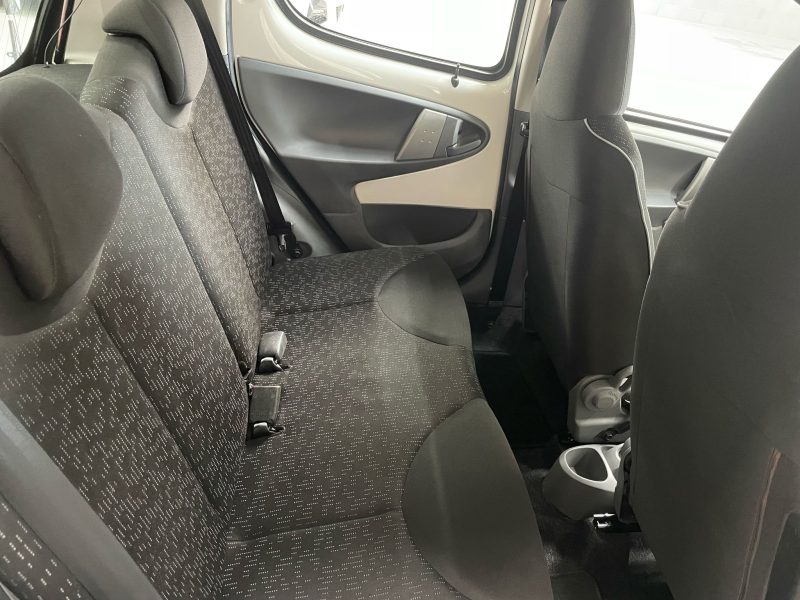 PEUGEOT 107 2010 79 021 km  MOTEUR À CHAÎNE