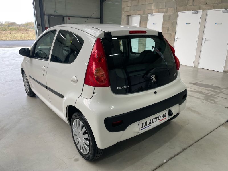 PEUGEOT 107 2010 79 021 km  MOTEUR À CHAÎNE