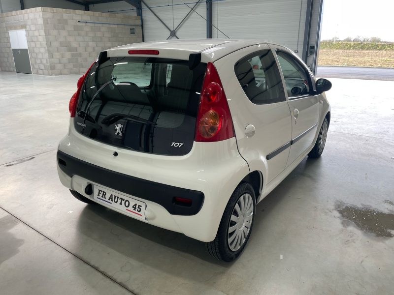 PEUGEOT 107 2010 79 021 km  MOTEUR À CHAÎNE