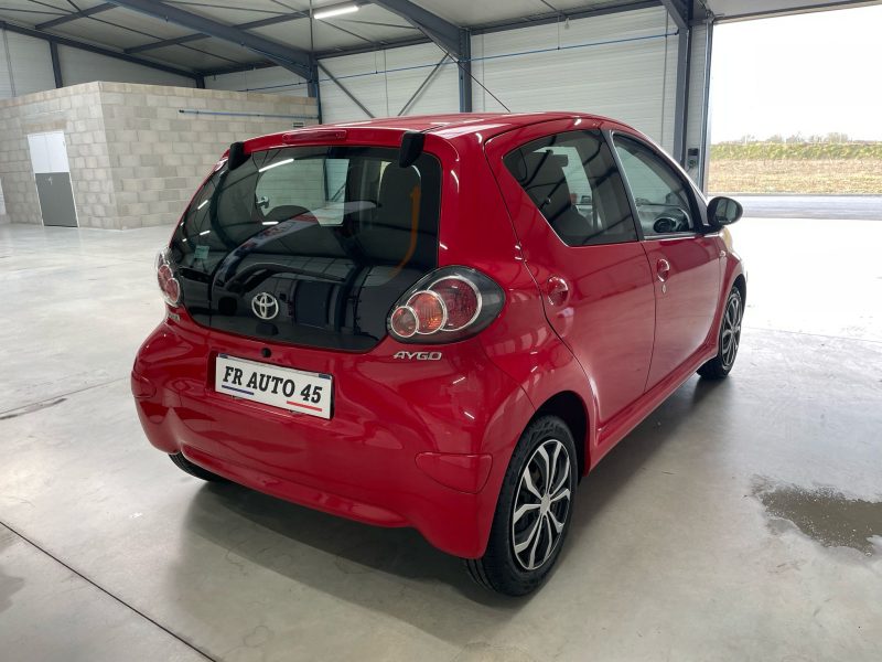 TOYOTA AYGO 2011 98090 km  MOTEUR À CHAÎNE