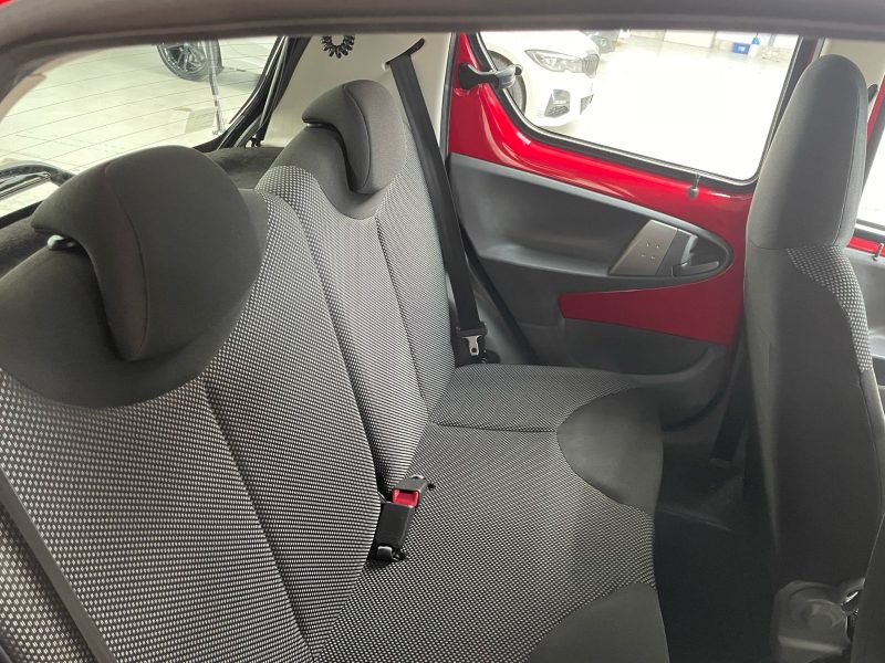 TOYOTA AYGO 2011 98090 km  MOTEUR À CHAÎNE