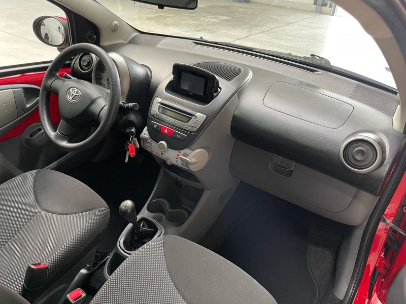 TOYOTA AYGO 2011 98090 km  MOTEUR À CHAÎNE