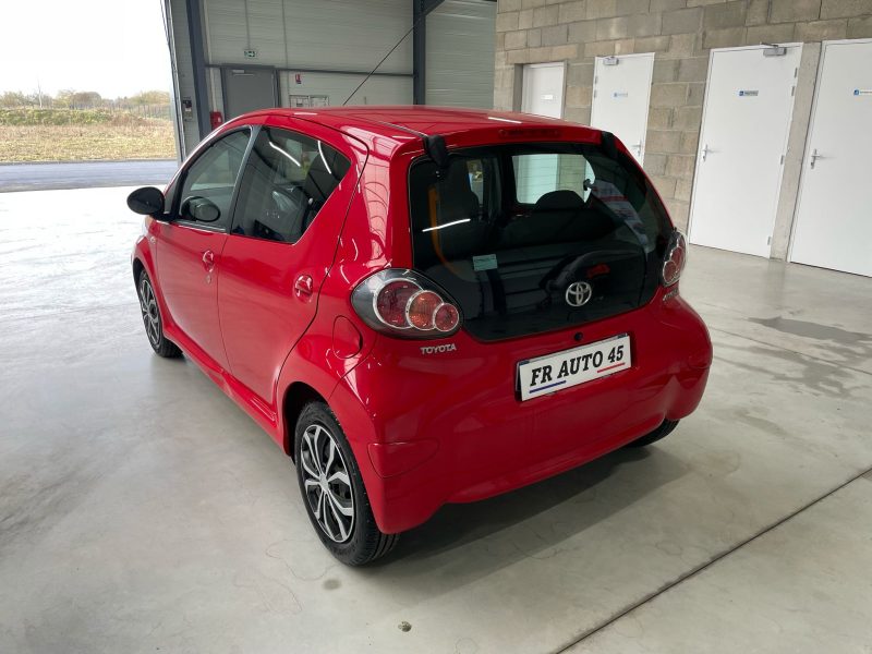 TOYOTA AYGO 2011 98090 km  MOTEUR À CHAÎNE