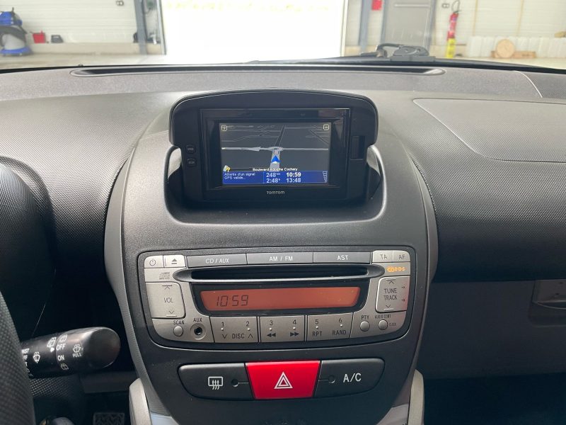 TOYOTA AYGO 2011 98090 km  MOTEUR À CHAÎNE