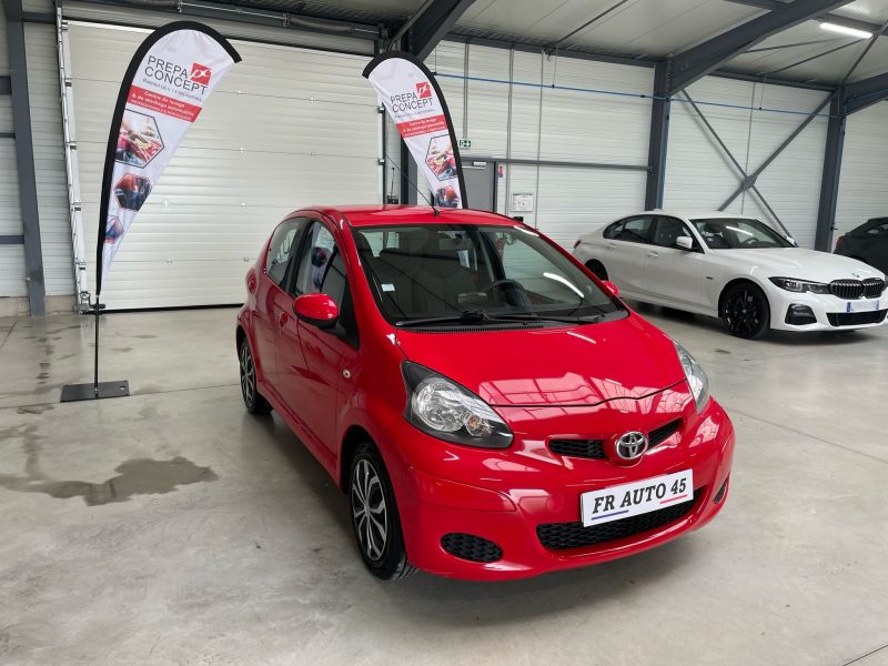 TOYOTA AYGO 2011 98090 km  MOTEUR À CHAÎNE