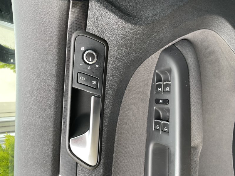 VOLKSWAGEN TOURAN GARANTIE 12 MOIS 2010