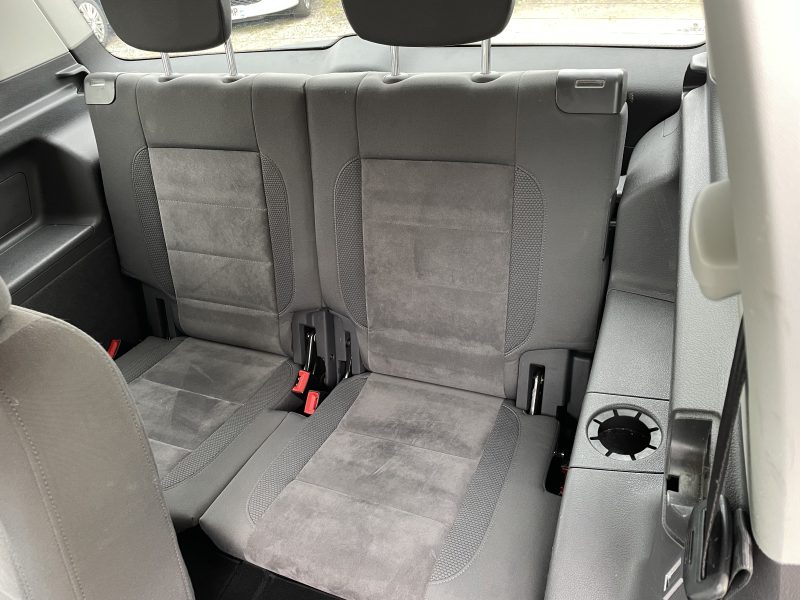 VOLKSWAGEN TOURAN GARANTIE 12 MOIS 2010