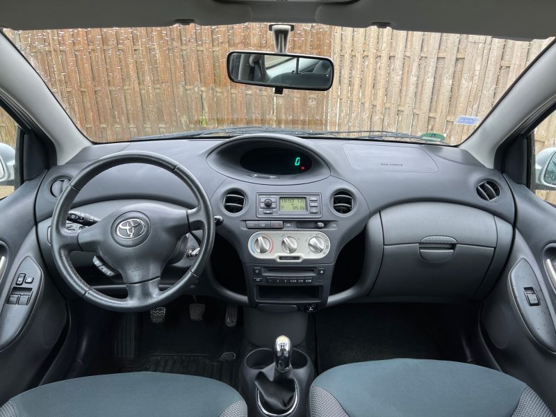 TOYOTA Yaris 1.0 VVT-i Sol