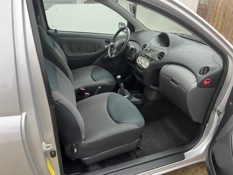 TOYOTA Yaris 1.0 VVT-i Sol