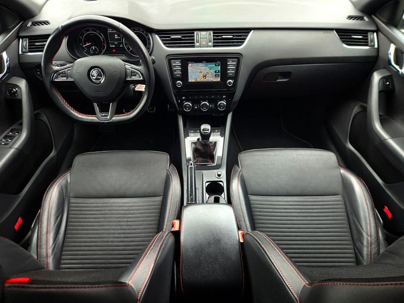 SKODA OCTAVIA COMBI 2.0 TSI 220 RS*GPS*XENON*