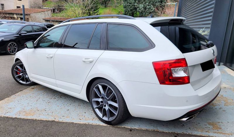 SKODA OCTAVIA COMBI 2.0 TSI 220 RS*GPS*XENON*