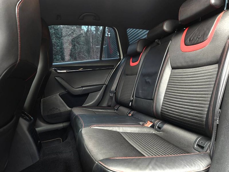 SKODA OCTAVIA COMBI 2.0 TSI 220 RS*GPS*XENON*