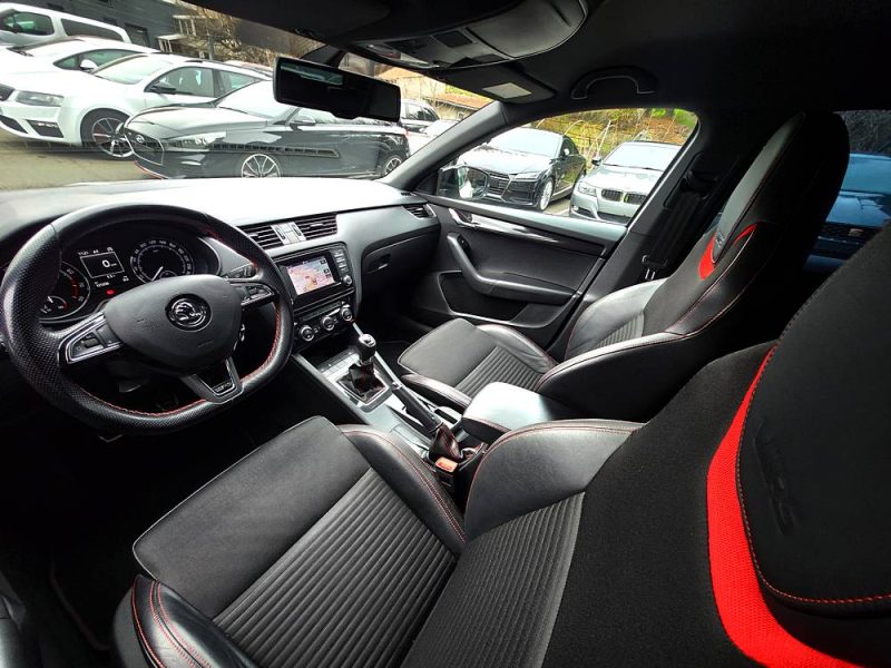 SKODA OCTAVIA COMBI 2.0 TSI 220 RS*GPS*XENON*