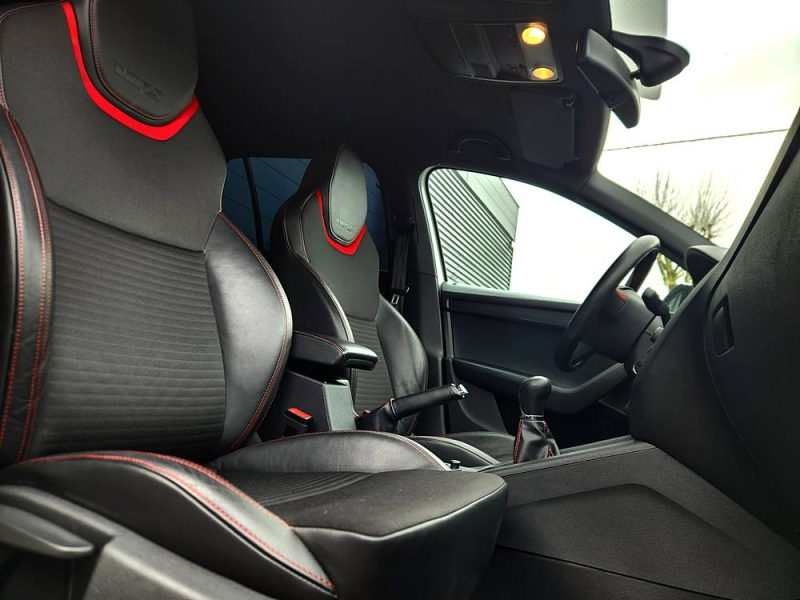 SKODA OCTAVIA COMBI 2.0 TSI 220 RS*GPS*XENON*