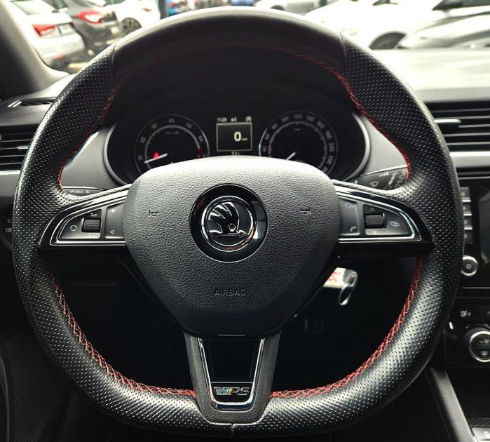 SKODA OCTAVIA COMBI 2.0 TSI 220 RS*GPS*XENON*