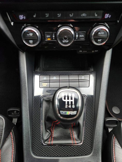 SKODA OCTAVIA COMBI 2.0 TSI 220 RS*GPS*XENON*