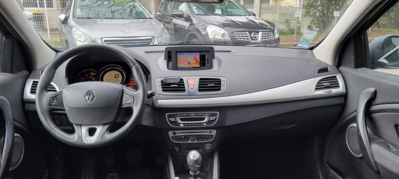 Renault Mégane III 1.5 dCi 110ch, gris anthracite, *Crit'Air 2*, *Radar de recul*, *Idéale jeune con