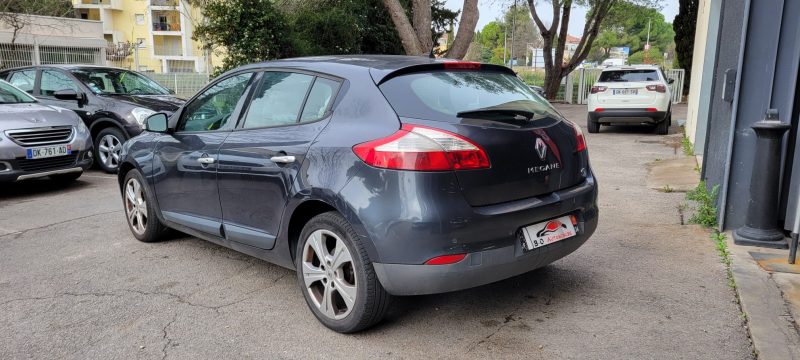 Renault Mégane III 1.5 dCi 110ch, gris anthracite, *Crit'Air 2*, *Radar de recul*, *Idéale jeune con