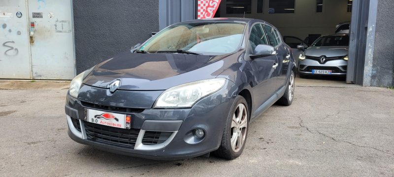 Renault Mégane III 1.5 dCi 110ch, gris anthracite, *Crit'Air 2*, *Radar de recul*, *Idéale jeune con