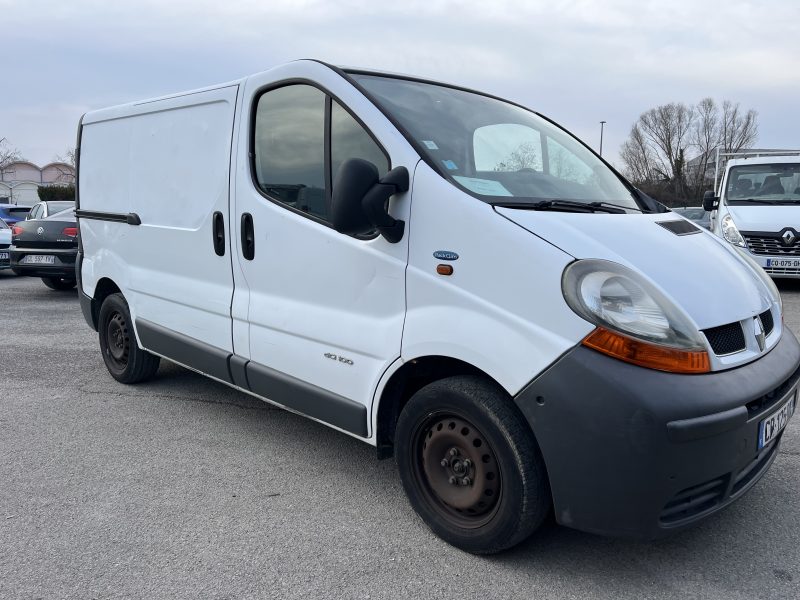 RENAULT TRAFIC II Camionnette 2005