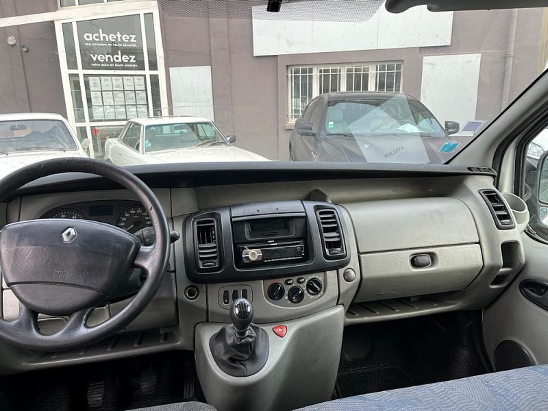RENAULT TRAFIC II Camionnette 2005