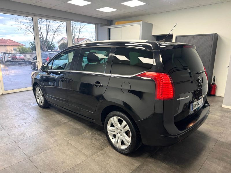 PEUGEOT 5008 2011