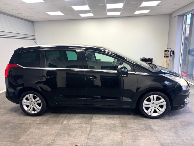 PEUGEOT 5008 2011