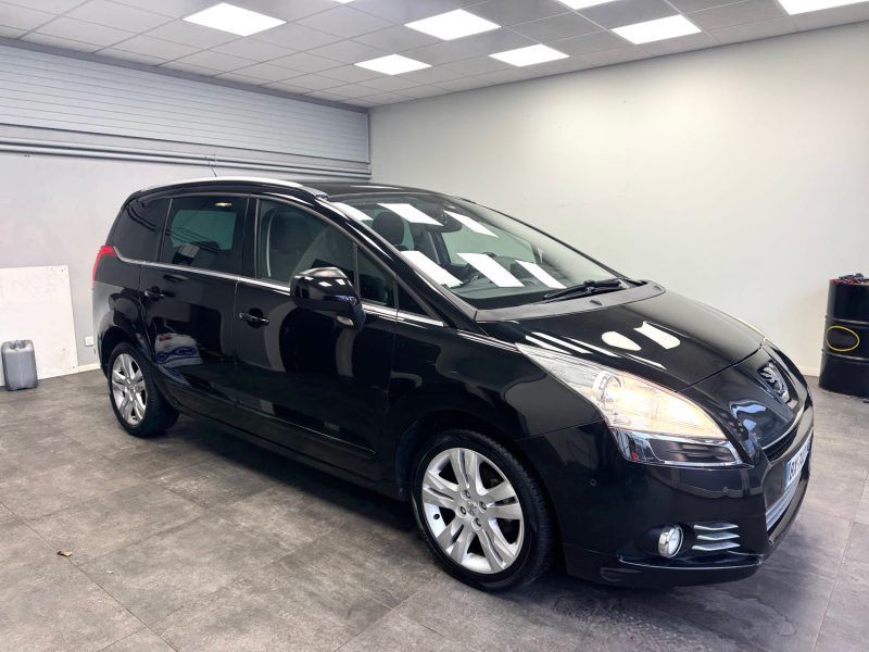 PEUGEOT 5008 2011