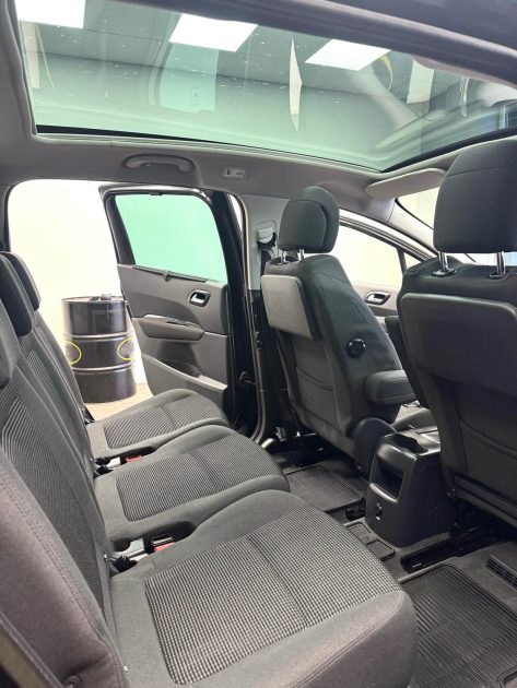 PEUGEOT 5008 2011