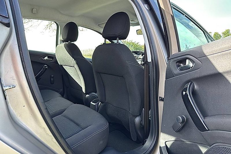 PEUGEOT 208 HDI 75 Active BVM5