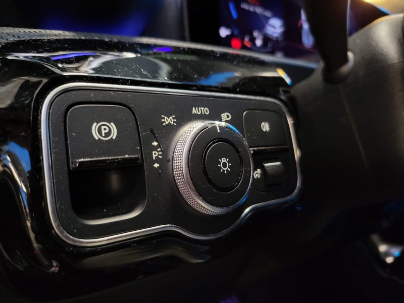 MERCEDES CLASSE A 200 AMG LINE 163cv 7G-DCT / SHADOW LINE + ENTRETIEN MERCEDES + PREMIERE MAIN /