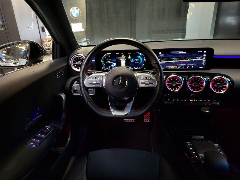 MERCEDES CLASSE A 200 AMG LINE 163cv 7G-DCT / SHADOW LINE + ENTRETIEN MERCEDES + PREMIERE MAIN /