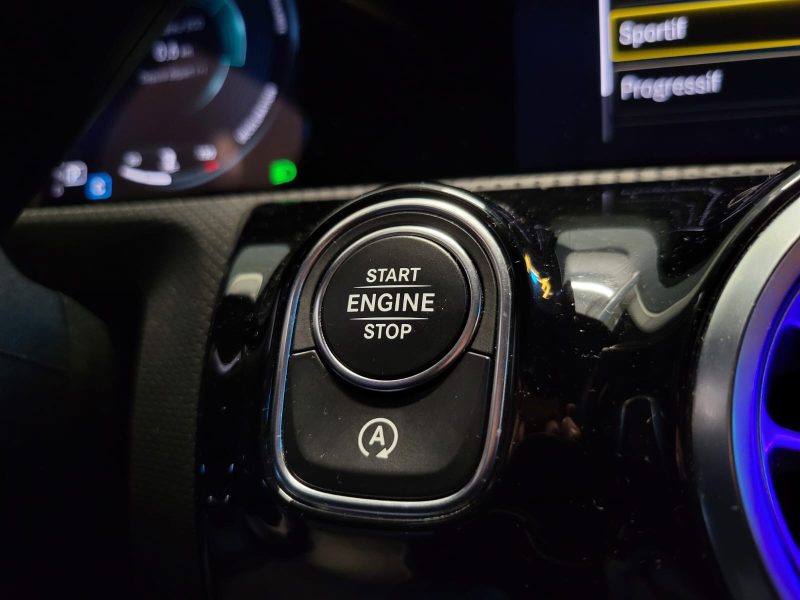 MERCEDES CLASSE A 200 AMG LINE 163cv 7G-DCT / SHADOW LINE + ENTRETIEN MERCEDES + PREMIERE MAIN /