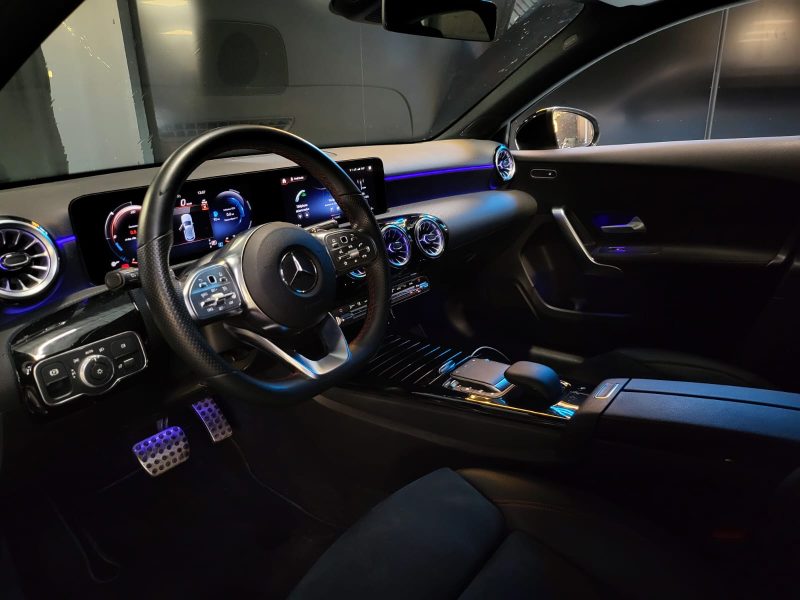 MERCEDES CLASSE A 200 AMG LINE 163cv 7G-DCT / SHADOW LINE + ENTRETIEN MERCEDES + PREMIERE MAIN /