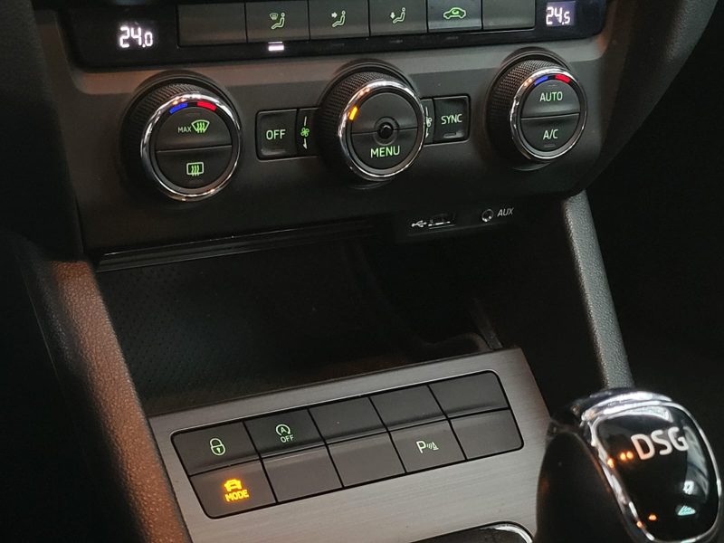 SKODA OCTAVIA COMBI 1.6 TDI 110cv Ambition Boîte Auto DSG7