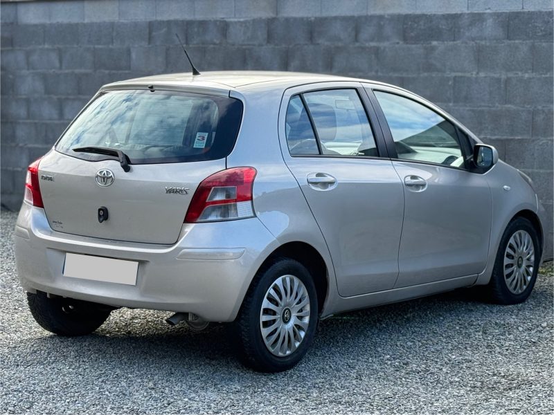 TOYOTA YARIS 2011