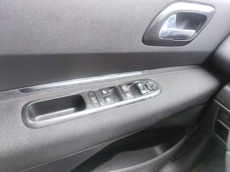 PEUGEOT 3008 Allure 1.6 e-HDi 112ch BMP6 BLUE LION