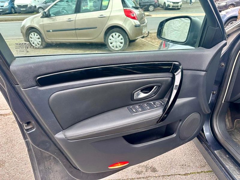 RENAULT LAGUNA III 2011