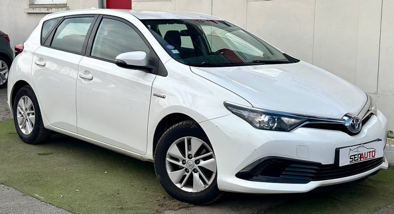 TOYOTA AURIS 2015